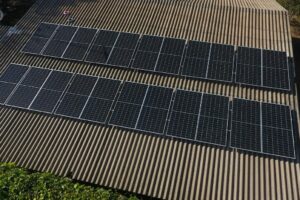 Beneficios de instalar un kit solar en una vivienda unifamiliar